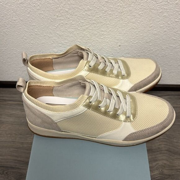 Bzees Dynamic Slip On Sneaker - Picture 5 of 11